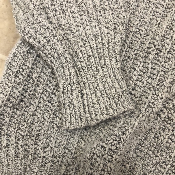 Brandy Melville grey knit top - Picture 4 of 6